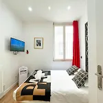 32 Atelier Paris Fashion