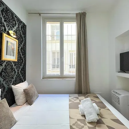Apartment 32 Atelier Fashion