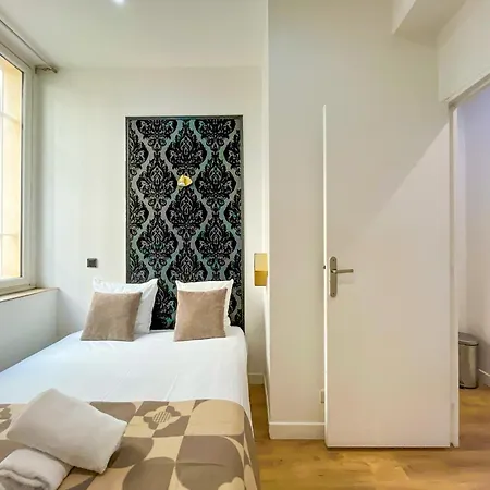 Apartment 32 Atelier Fashion Paris