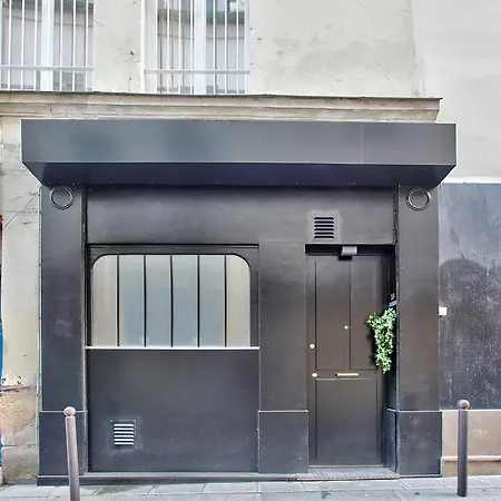Apartment 32 Atelier Fashion