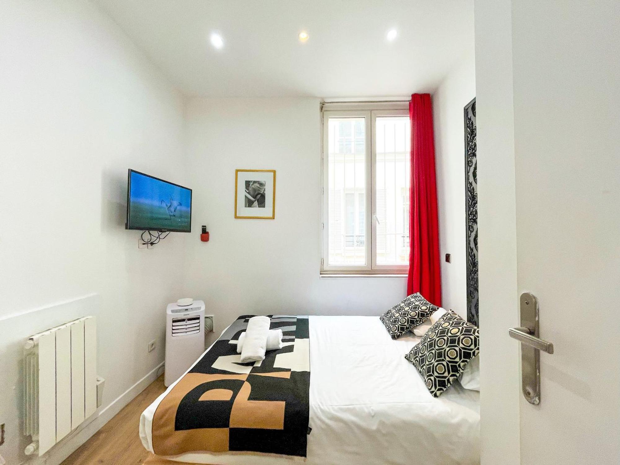 32 Atelier Fashion * Paris