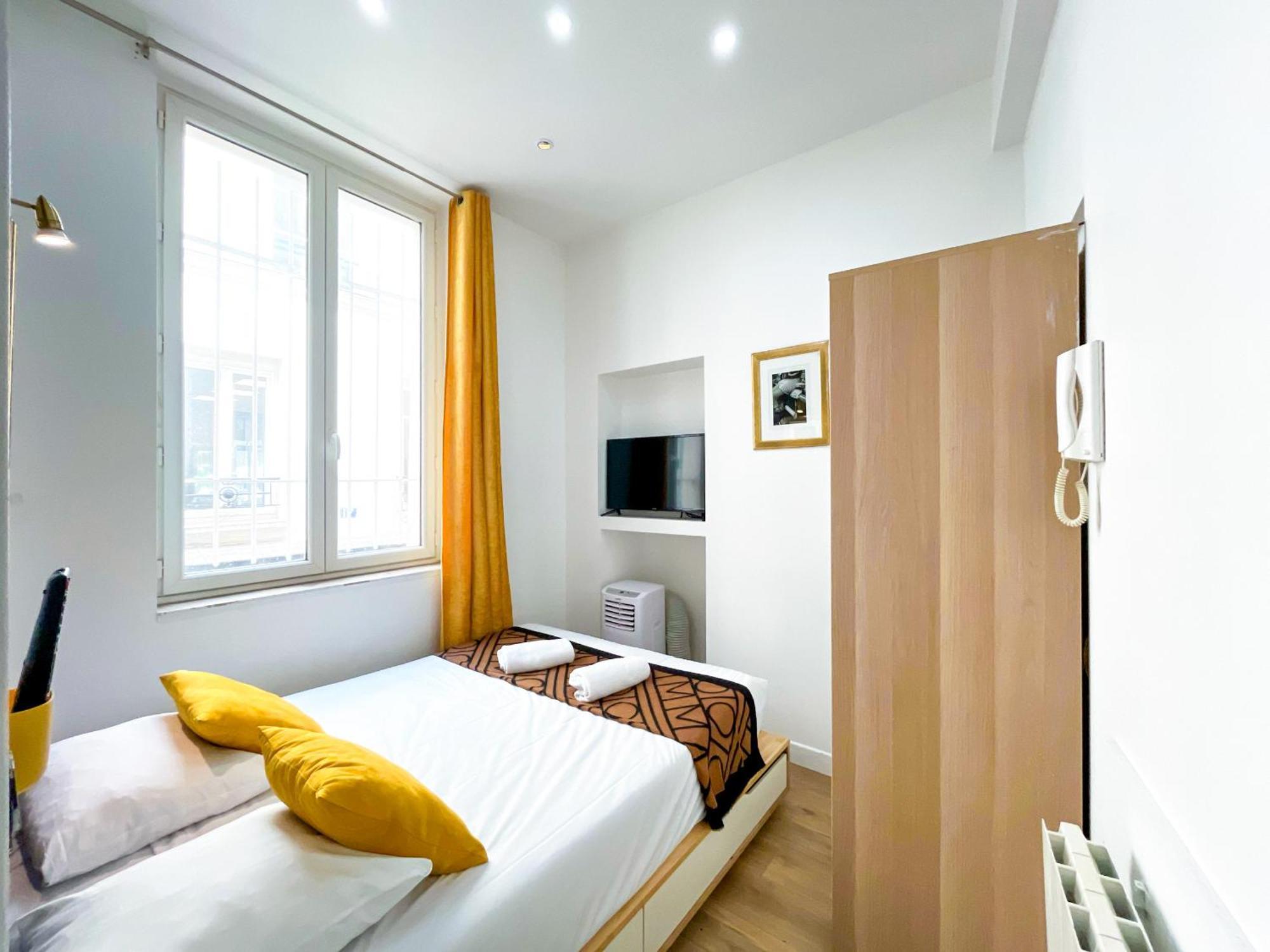 32 Atelier Fashion * Paris