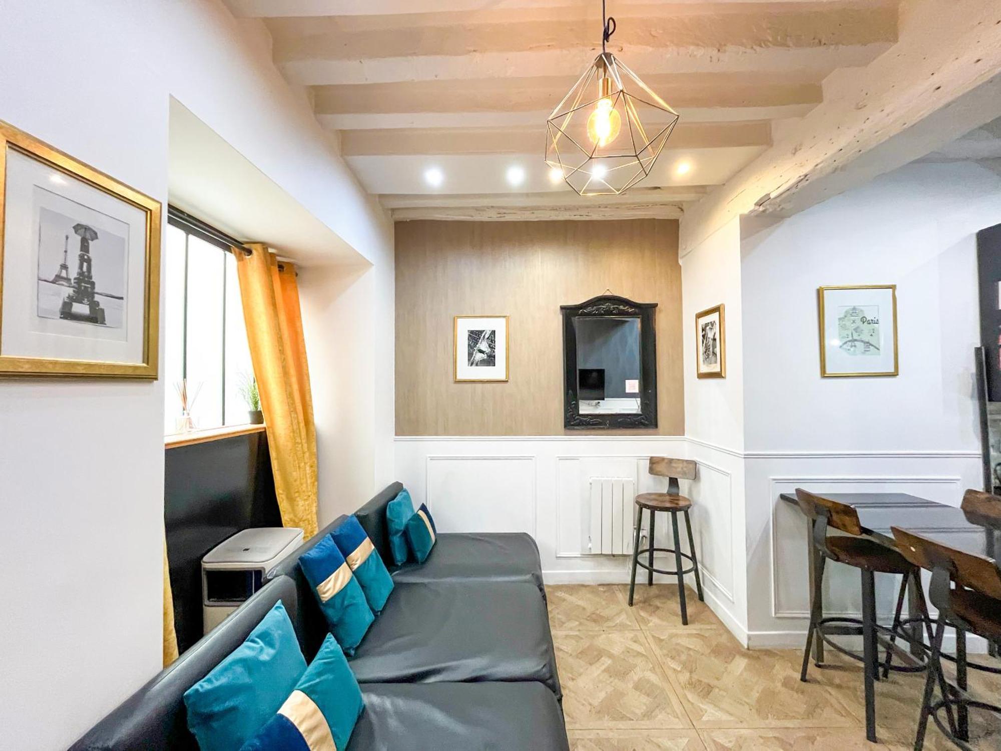 Apartment 32 Atelier Fashion