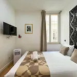 32 Atelier Paris Fashion
